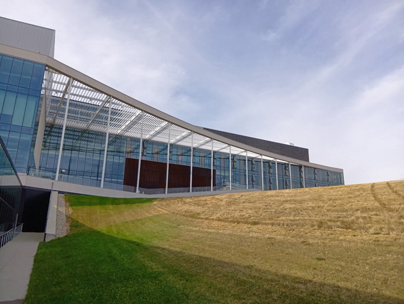 カナダ・ レスブリッジ大学に交換教授として滞在していた大西真一教授が帰国