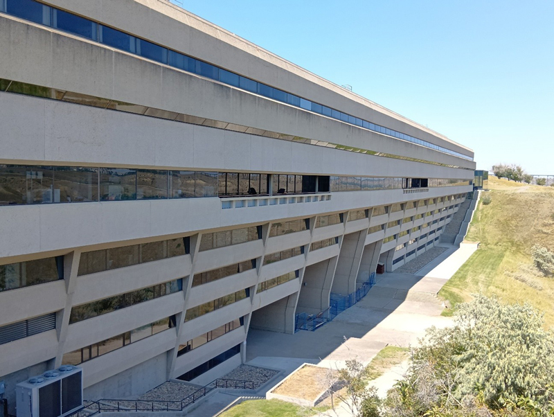 カナダ・ レスブリッジ大学に交換教授として滞在していた大西真一教授が帰国