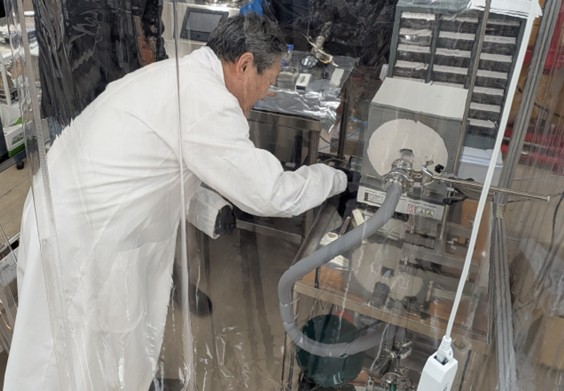 森下学長が工学部の「半導体製造ミニ実習」を視察・体験　 〜北海道の半導体人材育成に向けた実践的教育〜