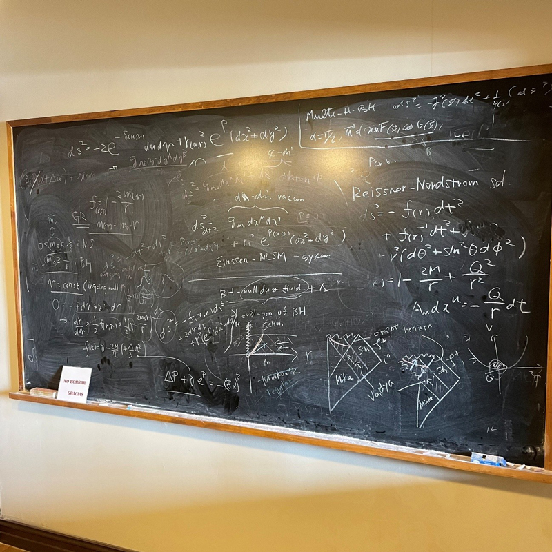 前田秀基教授がチリの科学研究センター（CECs）を訪問
