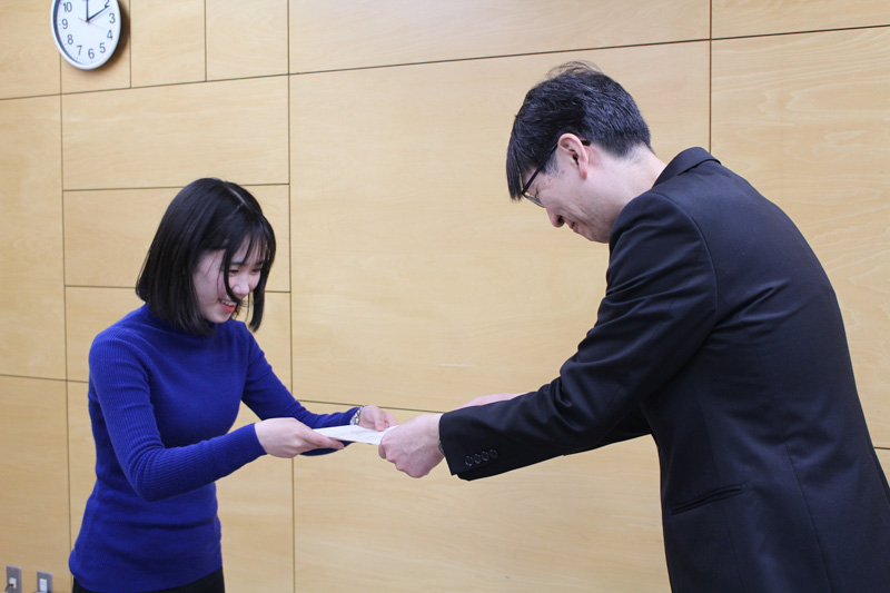 生命工学科2025年度資格試験合格者を表彰しました