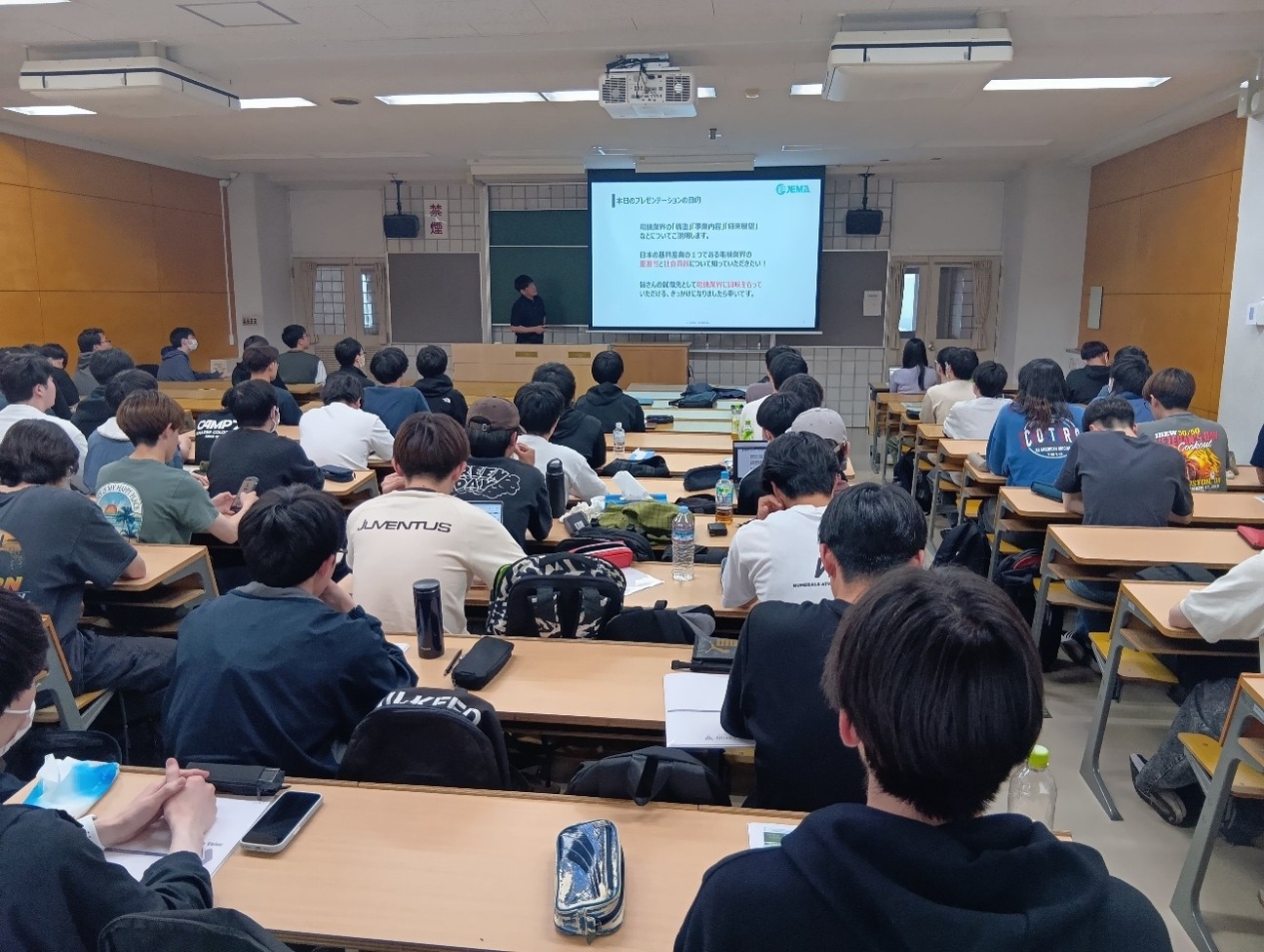 電子情報工学科3年生を対象とした電子情報業界講演会を開催