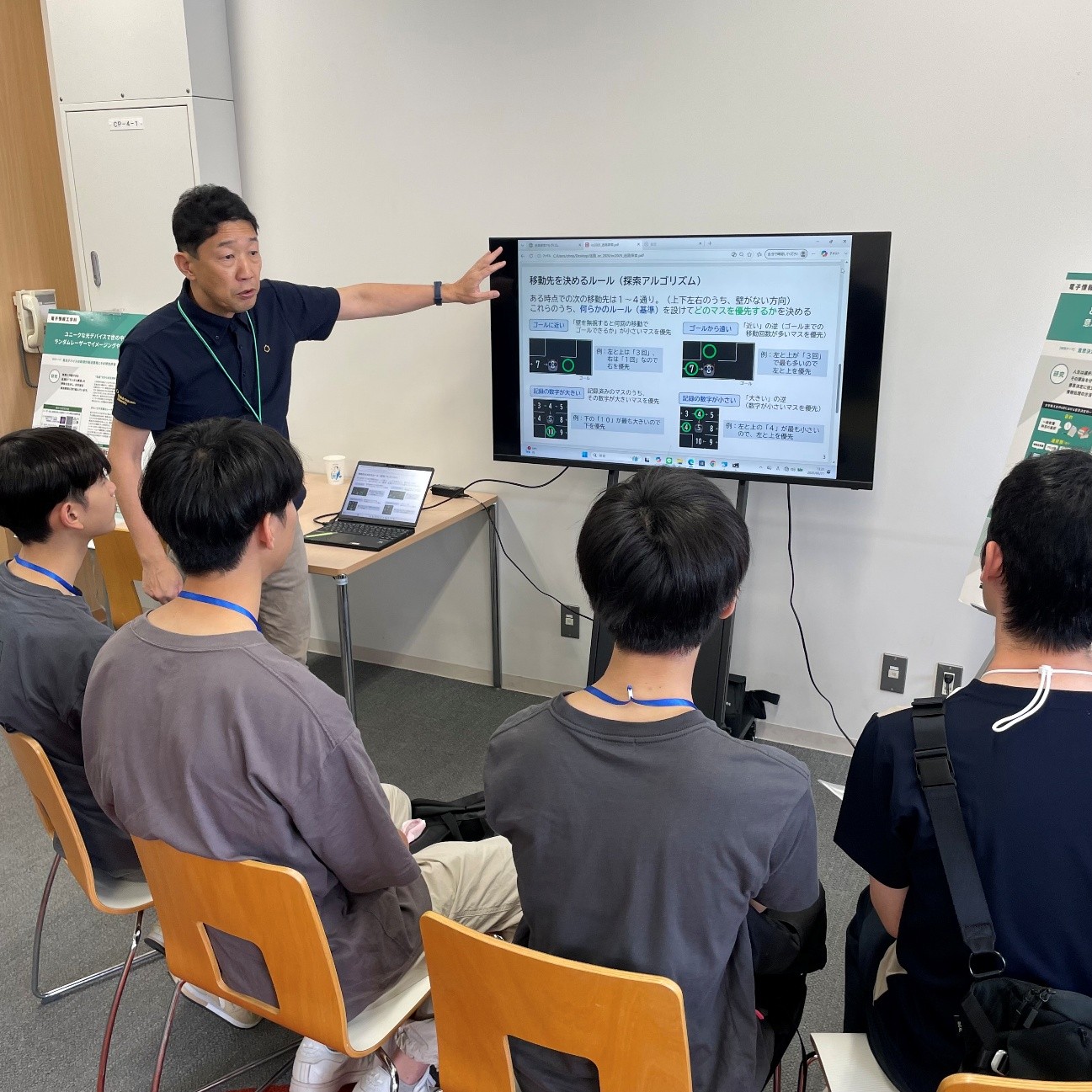 第1回オープンキャンパス電子情報工学科ブース