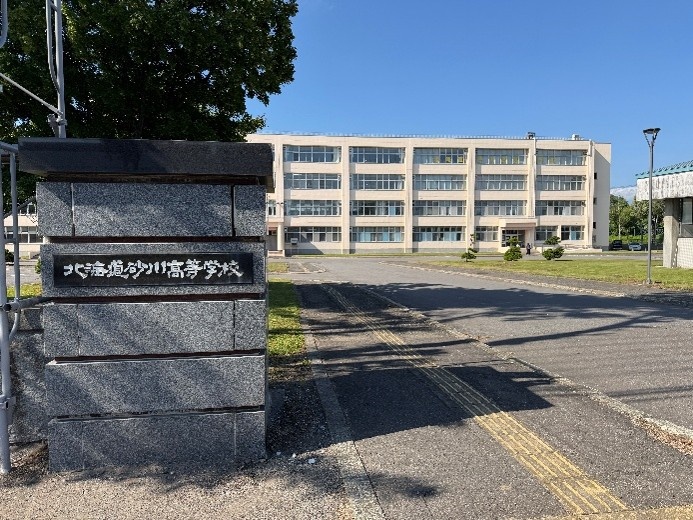 砂川高校にて内田ゆず教授が「探究ラボ」の出前講義を実施