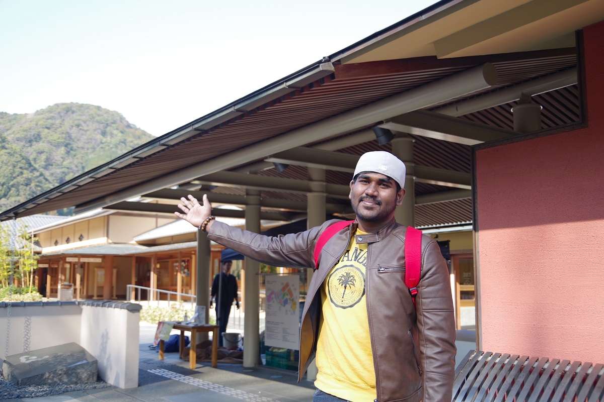 外国人の静岡観光レポート 伝統工芸品の駿河竹千筋細工を体験 静岡市 Shizupass