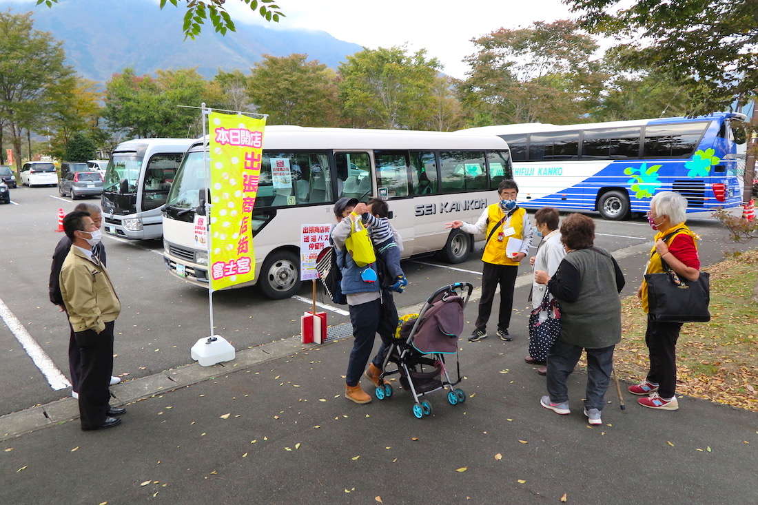 約半年ぶりの開催にオープンエアの会場は大いに賑わう 出張商店街 In あさぎりフードパーク 富士宮やきそば フードバレー公式ガイド