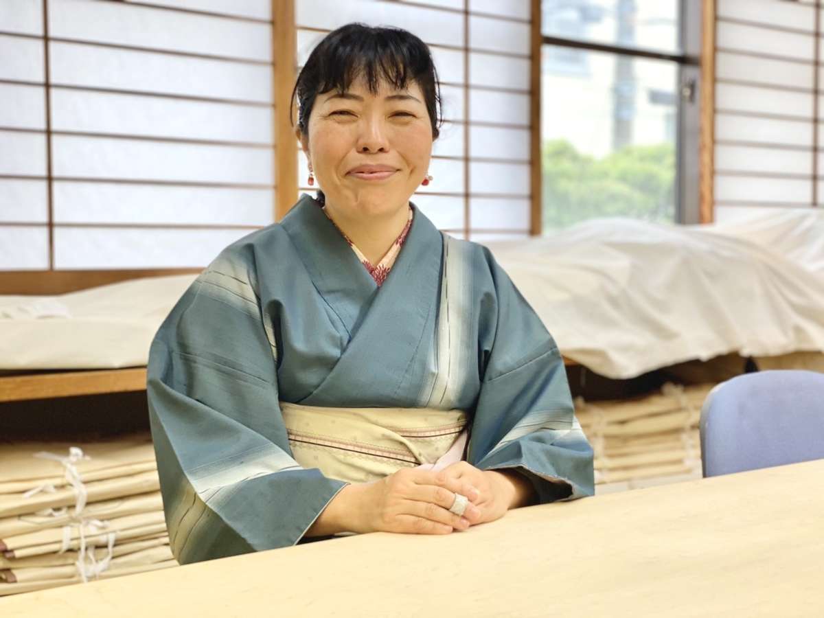 「辻村和服専門学校」の講師・高橋先生の画像