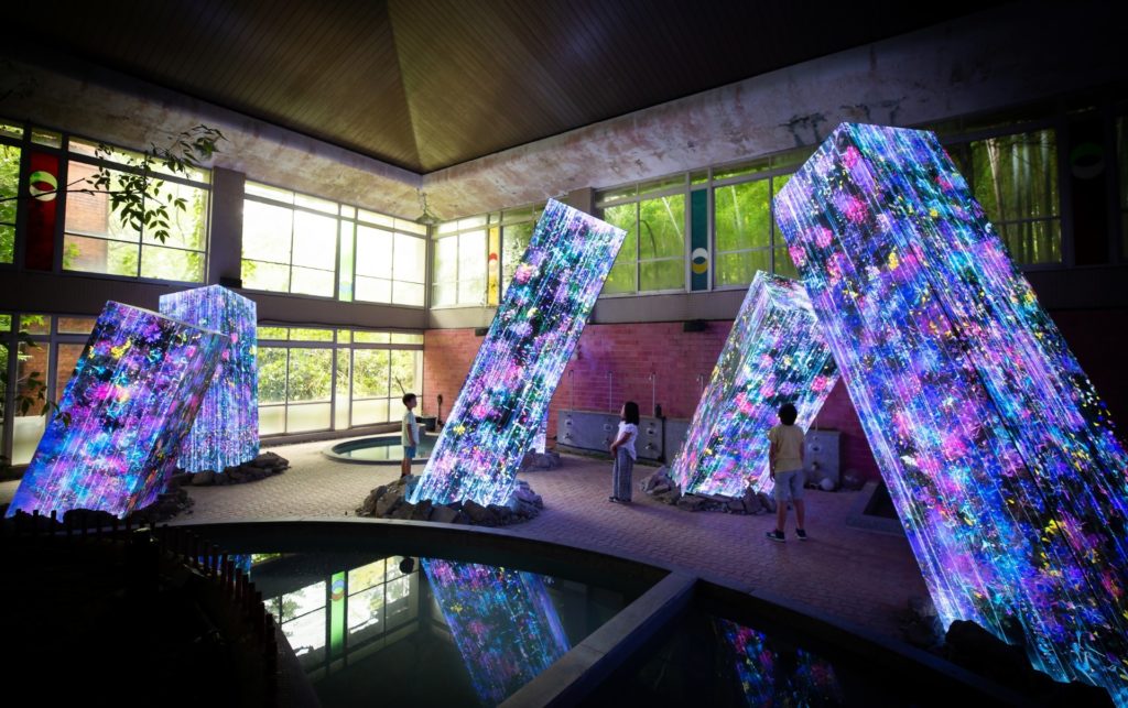 teamLab X earth music & ecology
a forest where gods live