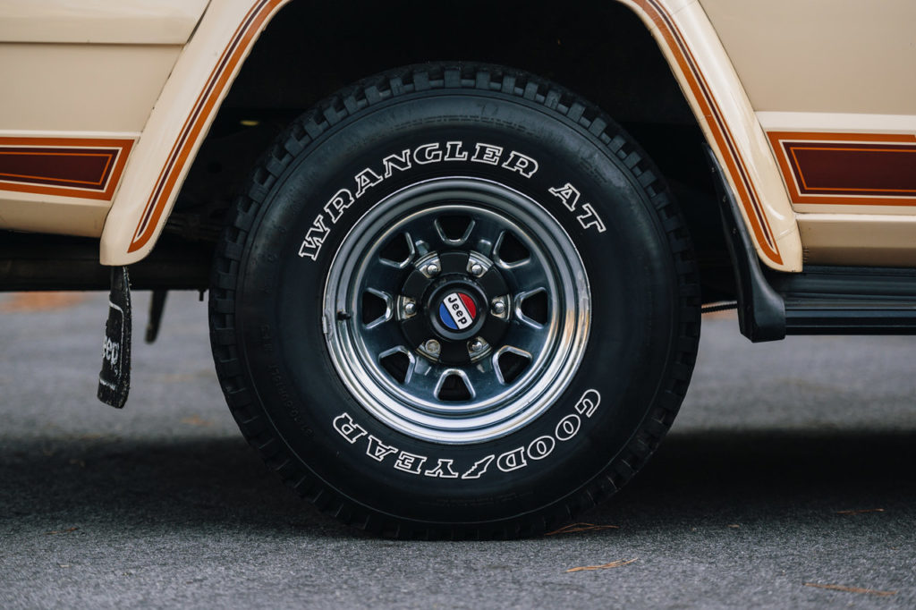 1983 Jeep Cherokee-07