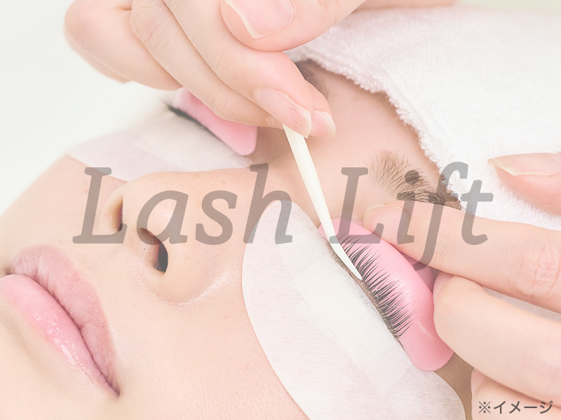 【アイブロウと同時施術も可能】
まつ毛パーマで目元全体を華やかに