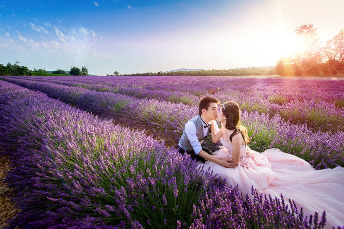 Pastel pink among lavender — Photo by Queen Wedding Photography