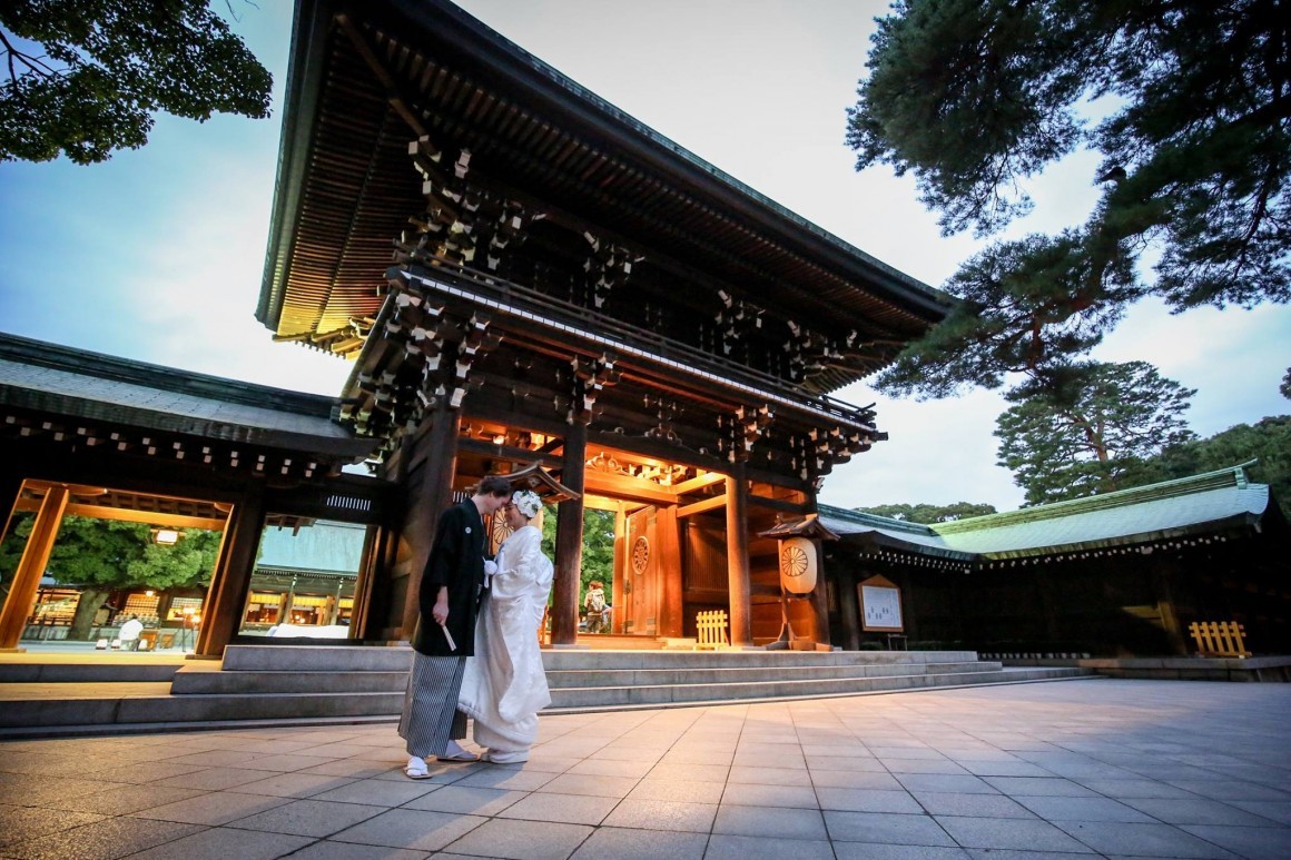 Romantic photo at the shrine — Photo by SUNBLOOM (KIKU)