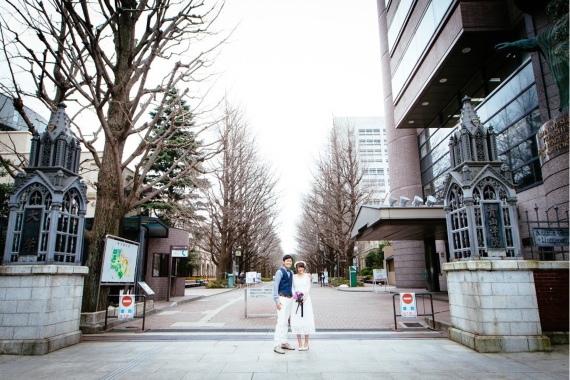 Entrance gate College sweet heart photo shoot — Photo by Ryuma Yorita Photography
