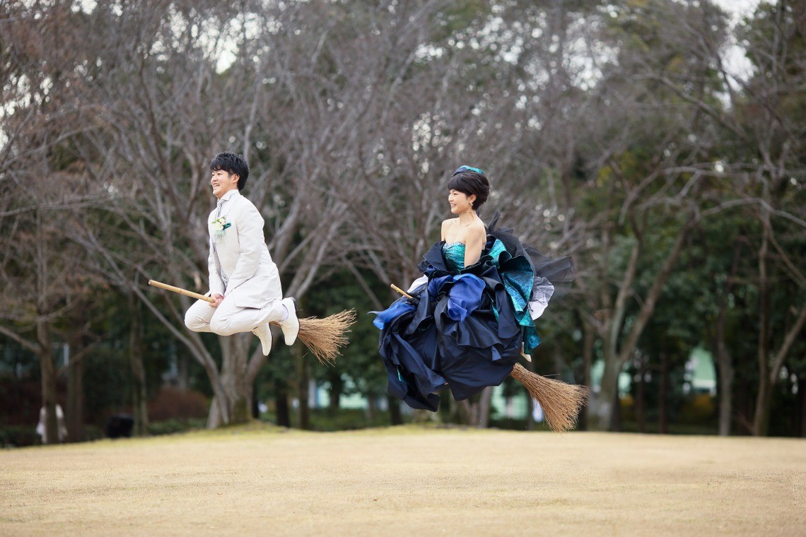 Hope they got permission from Hogwarts first! — Photo by KIKI WeddingCouple enjoying the view from their broomsticks — Photo by KIKI WeddingFly away with me — Photo by KIKI Wedding