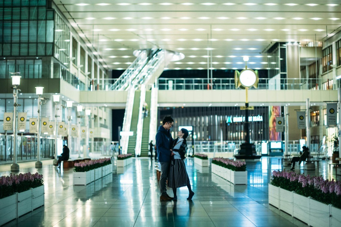 A secret meeting in Osaka —  Photo by GQ wedding photojournalism