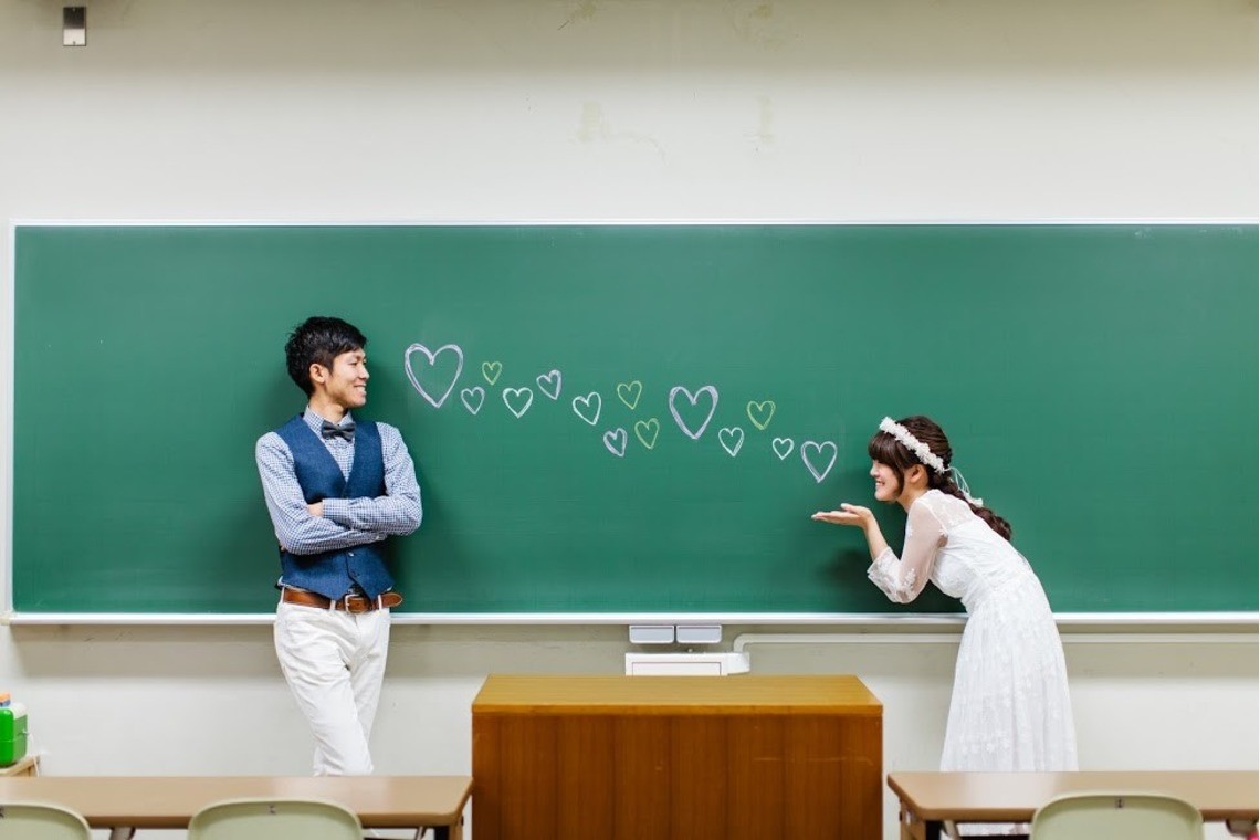 Cute couple hearts blackboard photo — Photo by Ryuma Yorita Photography