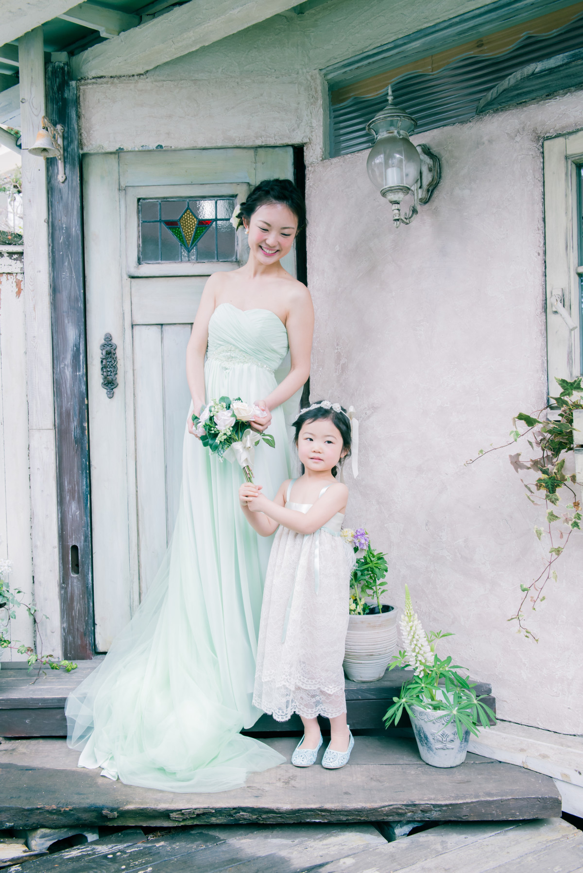 Pastel green wedding dress — Photo by Strawberry Pictures