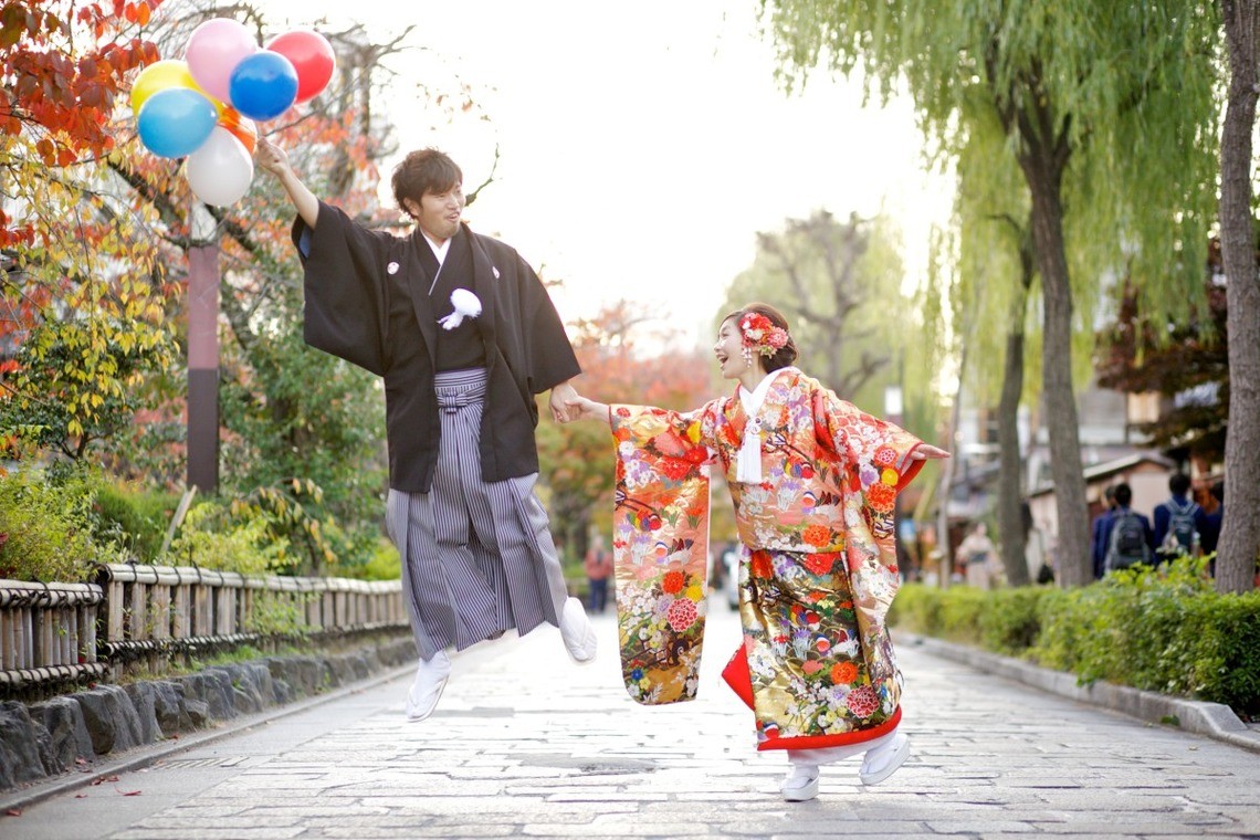 Another cute flying away shot in Kyoto — Photo by studio zero