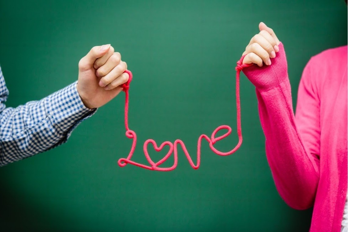 Love prop College sweet heart photo shoot — Photo by Ryuma Yorita Photography