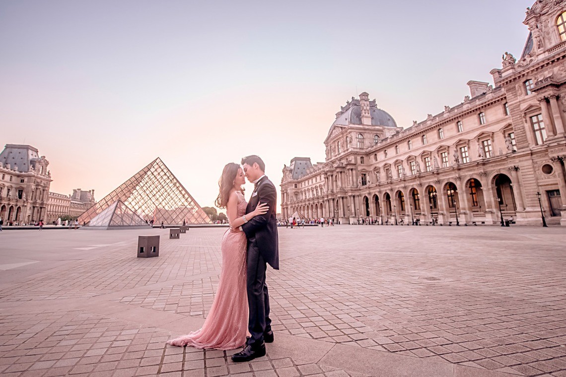 Pretty in pink in Paris — Photo by Queen Wedding Photography