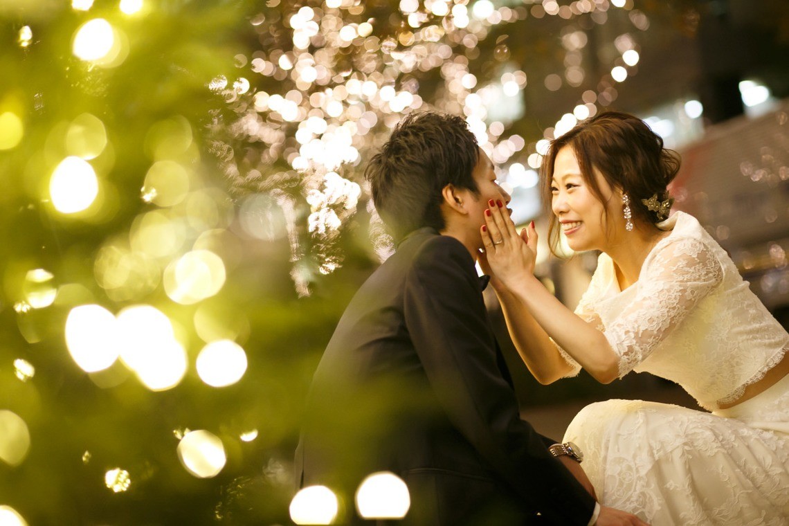 Secret shot of two lovers — Photo by Ayako photography