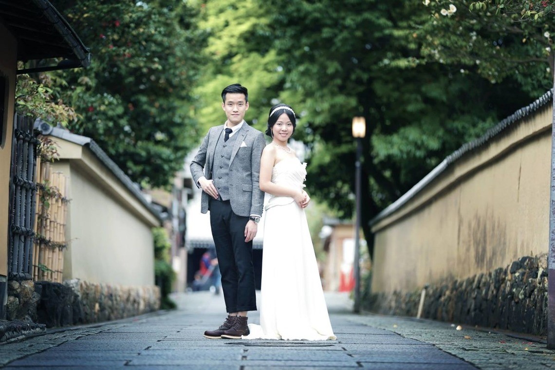 Down the streets right through the city — Photo by Studio TVB 