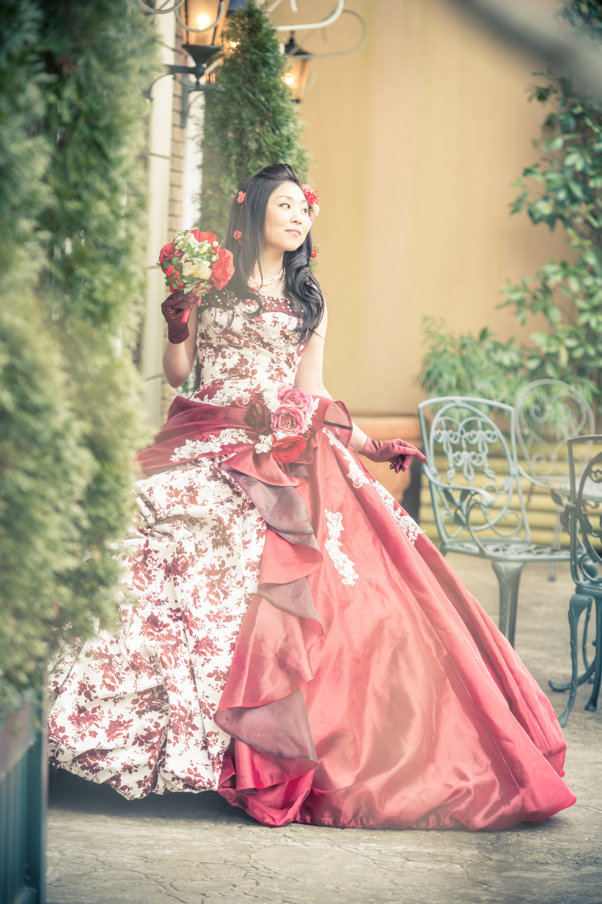 Regal red rose wedding dress — Photo by PIC WEDDING PHOTO（三村正人）