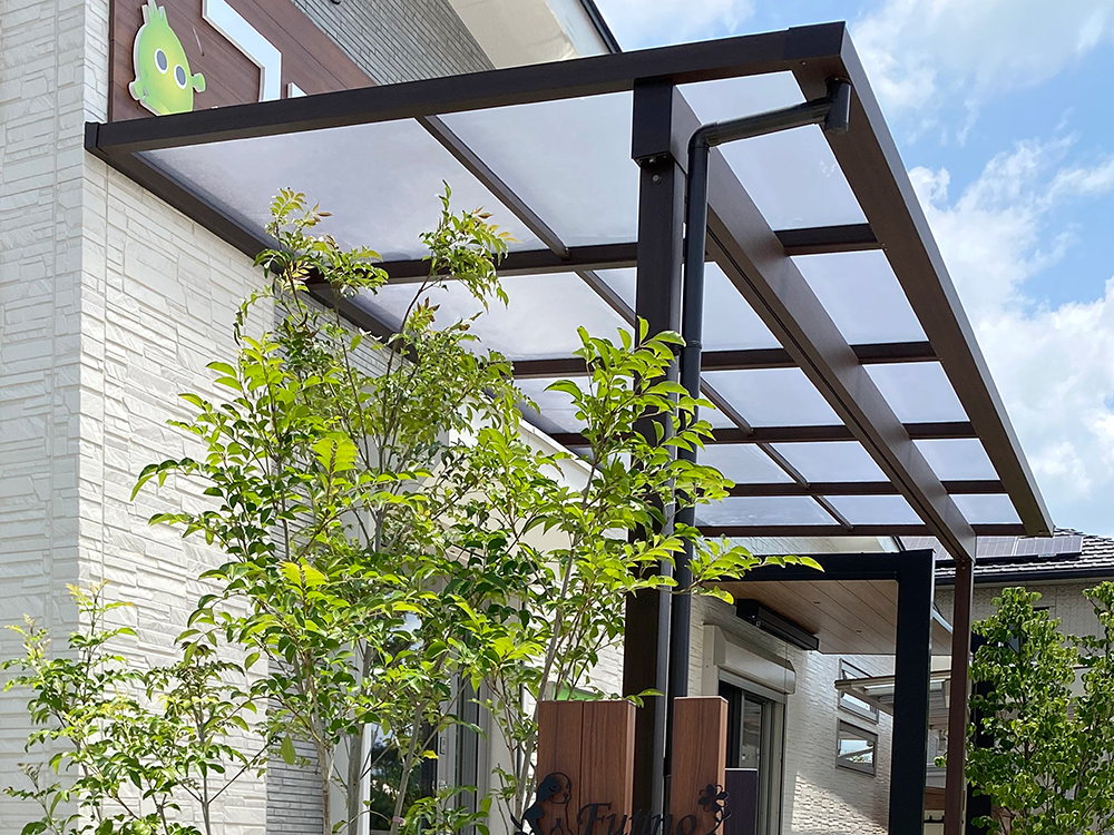 ファミリー庭園奈良店　展示　YKKAPフル木製調サザンテラス