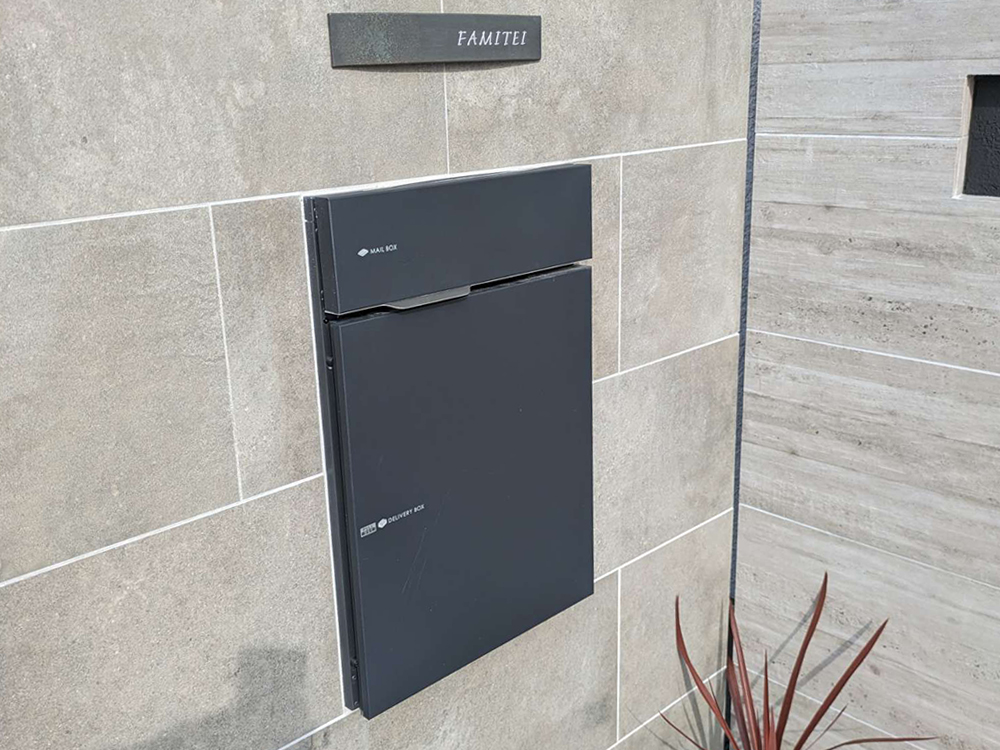 ファミリー庭園滋賀店　展示　宅配ボックス