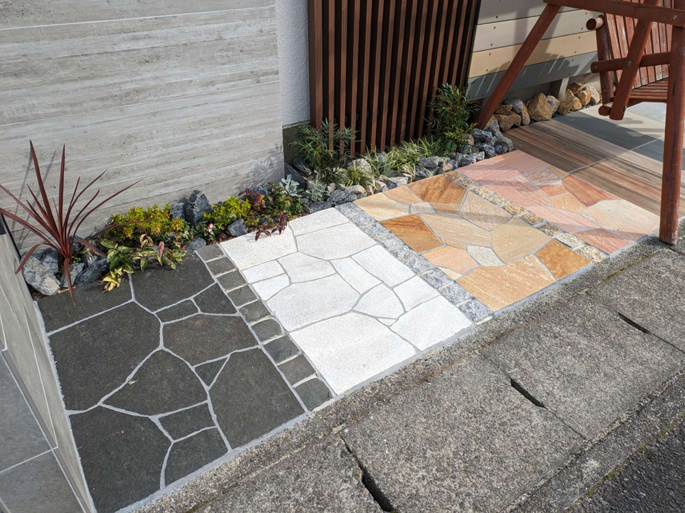 ファミリー庭園滋賀店　展示　乱形石貼り
