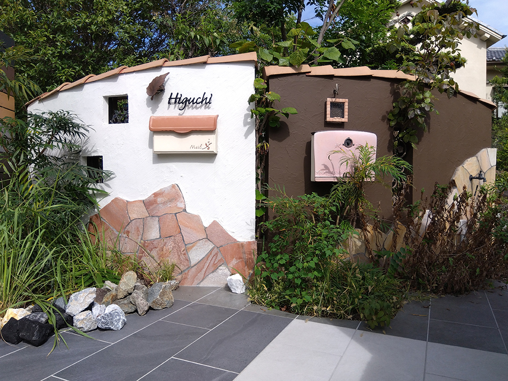 ファミリー庭園南大阪店　展示　塗り壁門柱