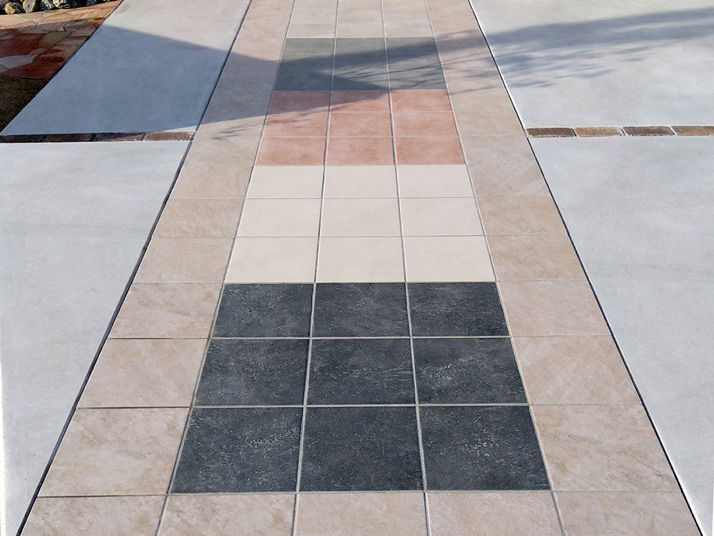 ファミリー庭園奈良店　展示　タイル貼り