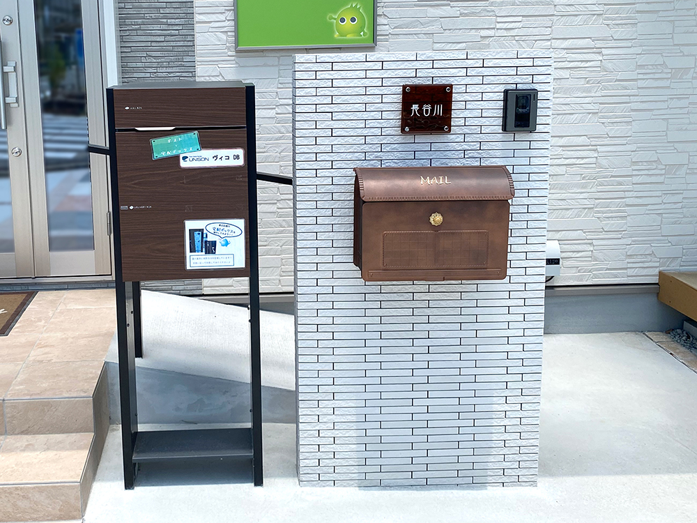 ファミリー庭園奈良店　展示　門柱セット（LIXIL セラヴィオS・ユニソン ヴィコDB100）