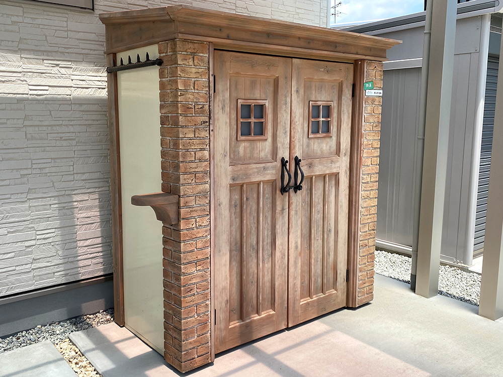 ファミリー庭園奈良店　展示　ディーズガーデン カンナD70.JPG