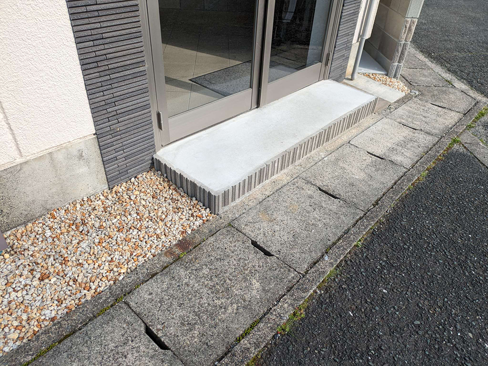 ファミリー庭園滋賀店　展示　化粧ブロック・モルタル階段