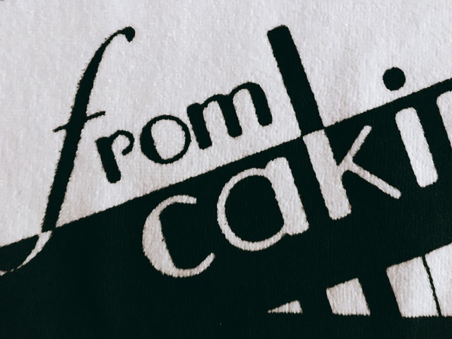 4123993-caking%e3%82%bf%e3%82%aa%e3%83%ab%e3%82%a2%e3%83%83%e3%83%97