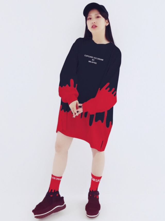 4272844-27._%e2%80%9cbloody_red_cherry_spread%e2%80%9d_socks_1