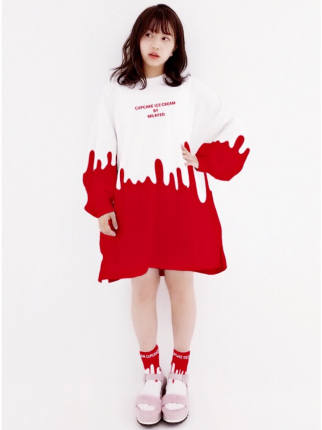 4272849-27._%e2%80%9cbloody_red_cherry_spread%e2%80%9d_socks_2