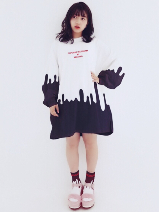 4343331-4266290-28._%e2%80%9cvery_black_cherry_spread%e2%80%9d_socks1