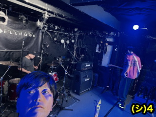 4668189-phonto