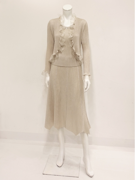 オーガンフリルジャケットセットアップ ジャケット ビジューブラウス