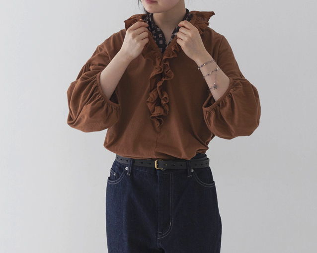 【NEW IN】切替えフリルカットソーブラウス