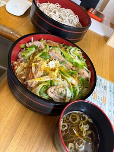 フロントでこっそり食事😋🥢のアイキャッチ画像