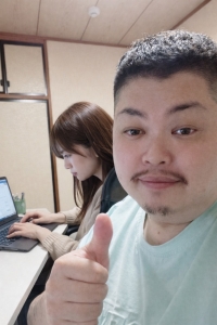 仕事モード全開💻✨からの&hellip;明日はおやすみやったー😆🎉のアイキャッチ画像