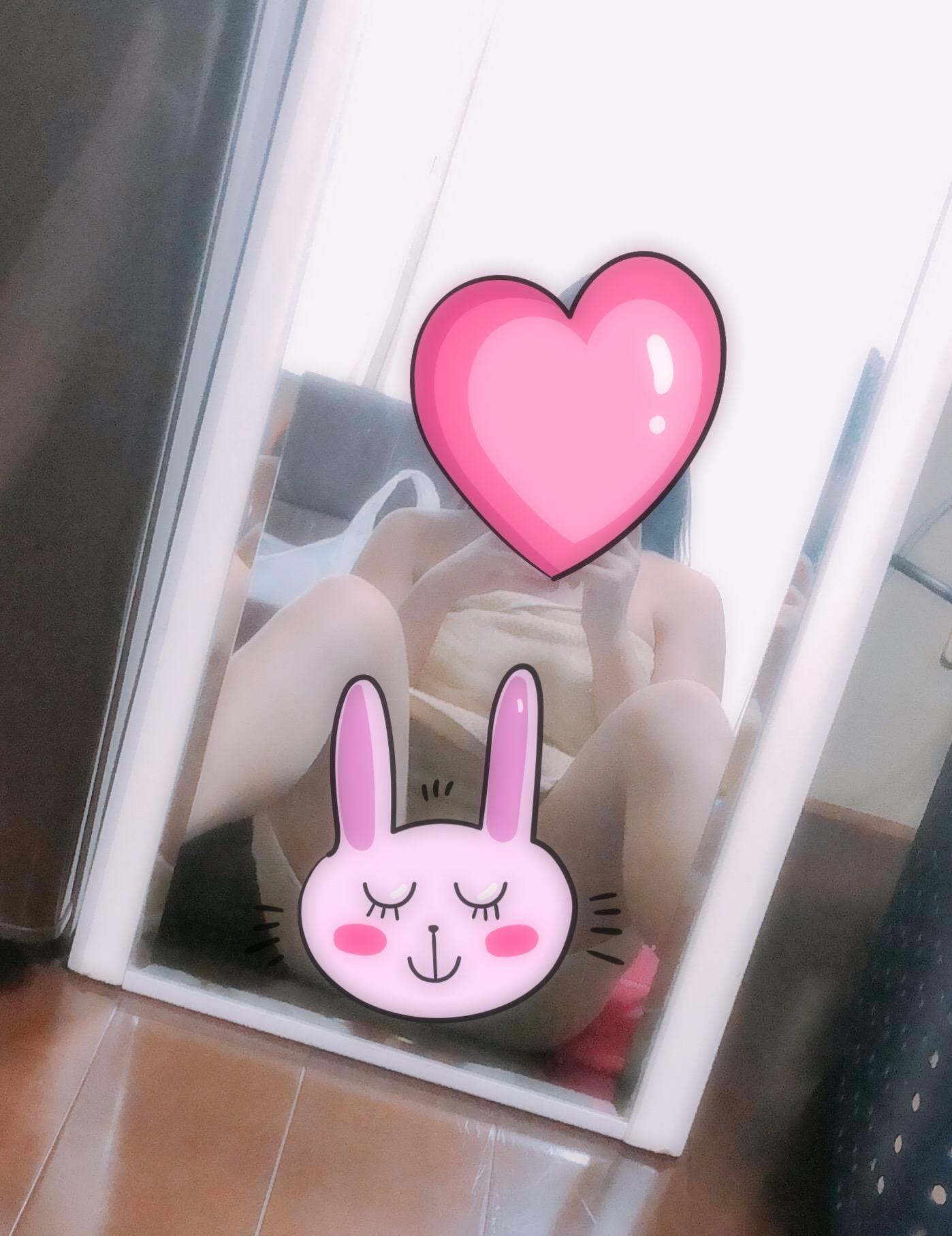 「出勤中で〜す❤︎*。」05/28(月) 17:06 | あいなの写メ・風俗動画