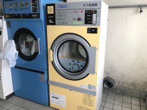 松原市のコインランドリーにてガス乾燥機と洗濯機の設置です ガス乾燥機2台を撤去 納品させていただいたのはガス乾燥機と洗濯機 各1台ずつです 豊中市で業務用冷蔵庫設置や冷凍機 フロンガス回収ならトライサービスへ