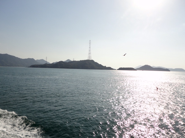 船から見た島