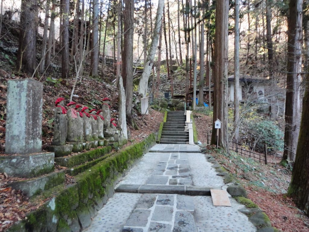 安楽寺坂道