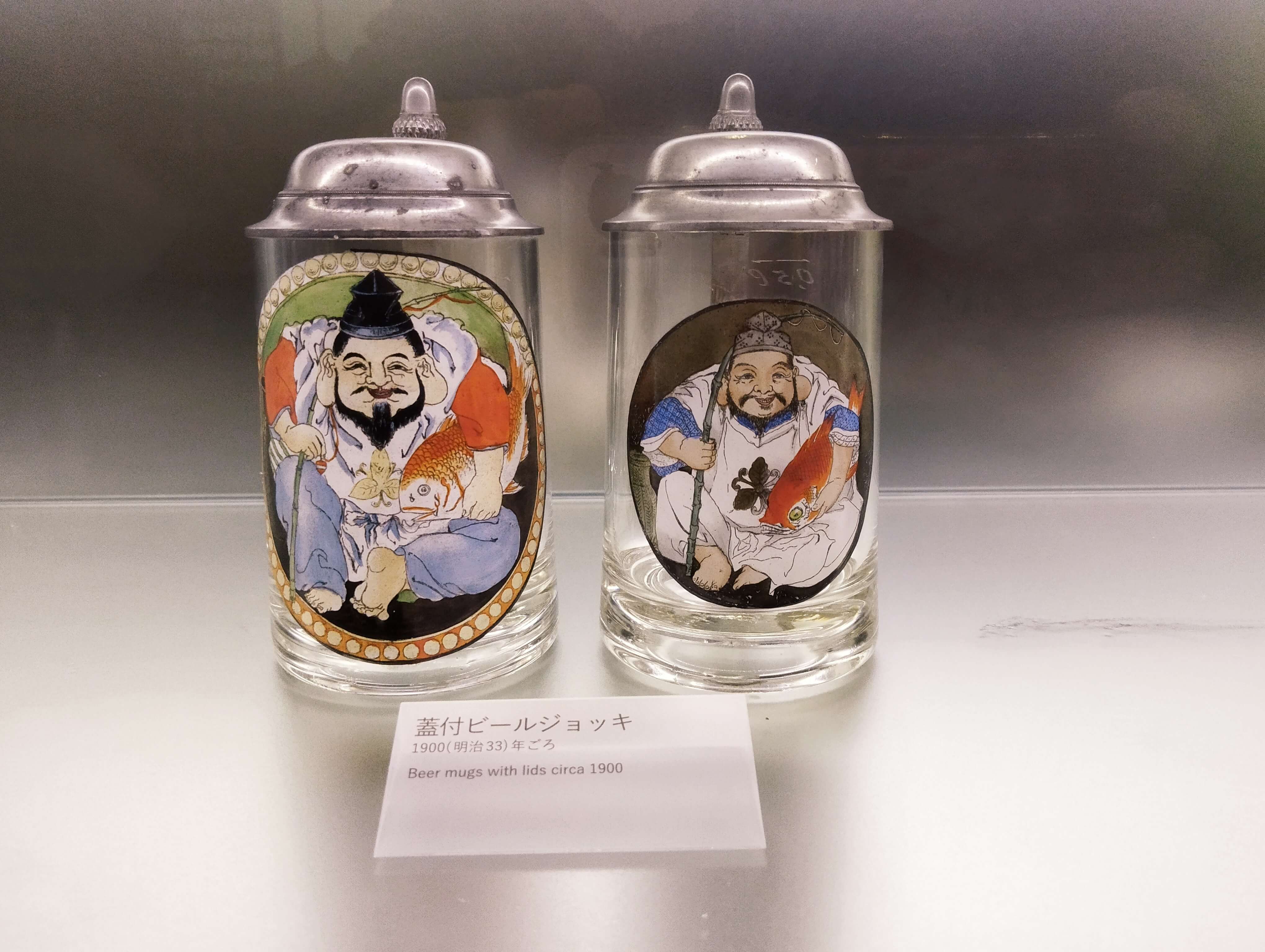 蓋つきのビールジョッキ