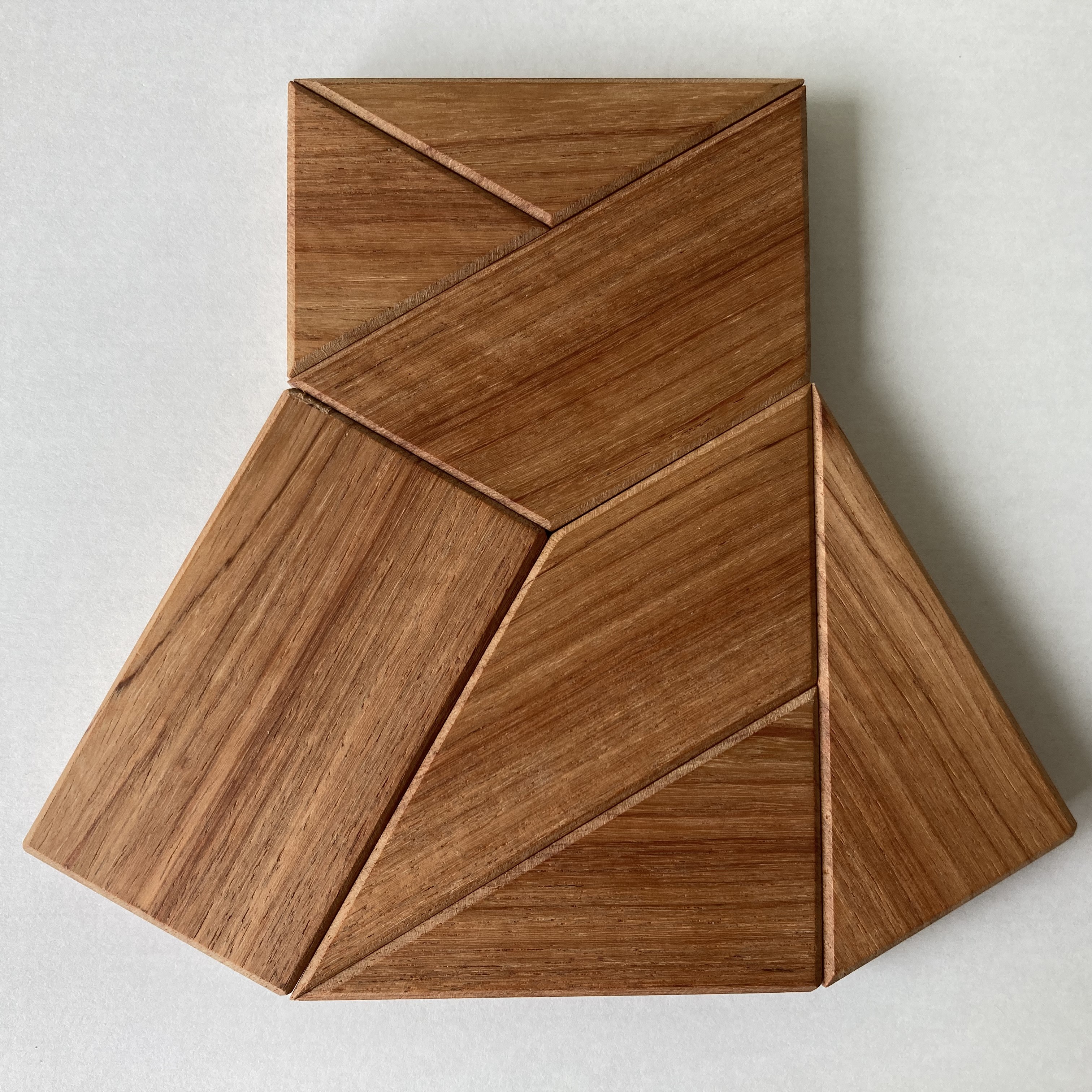 くろすどみなんす